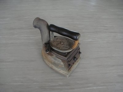 創立頃の炭火アイロン
