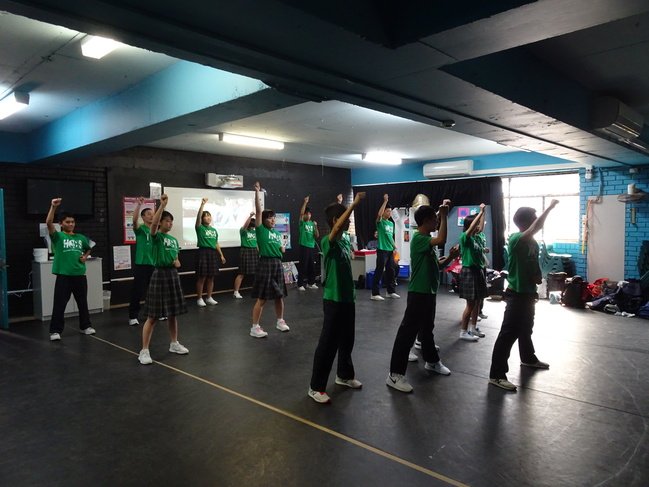 現地の生徒への発表