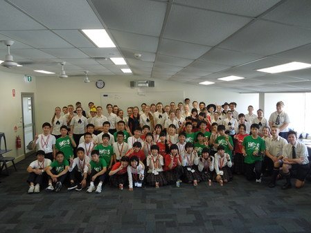 現地生徒との記念撮影