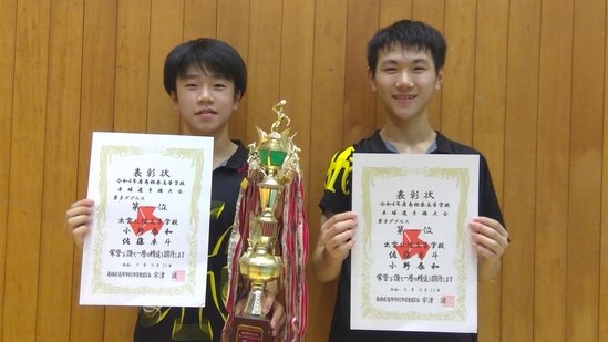 ダブルス優勝の佐藤・小野組