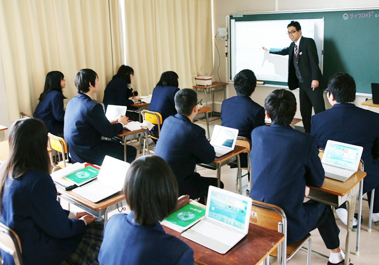 2.電子黒板で視覚的に授業を理解